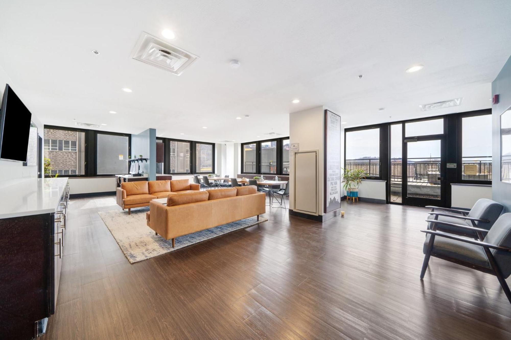 Luxe City Views Prime Location 24-7 Parking Gym Lounge Pittsburgh Exterior foto